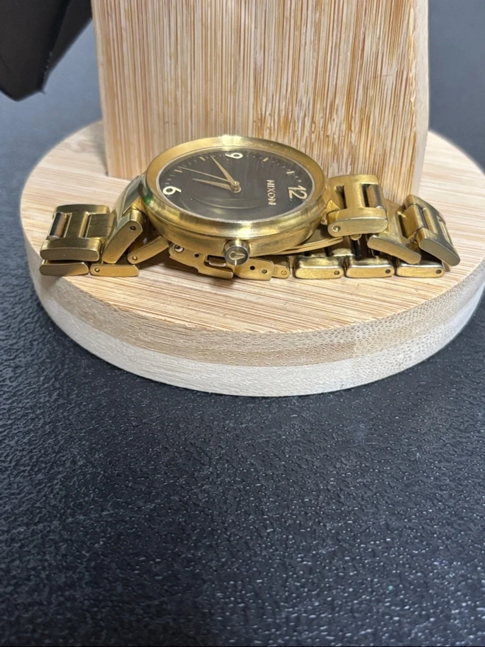 Nixon Cold Blooded The Chameleon Gold  Black Textured Dial Bracelet Watch WORKS